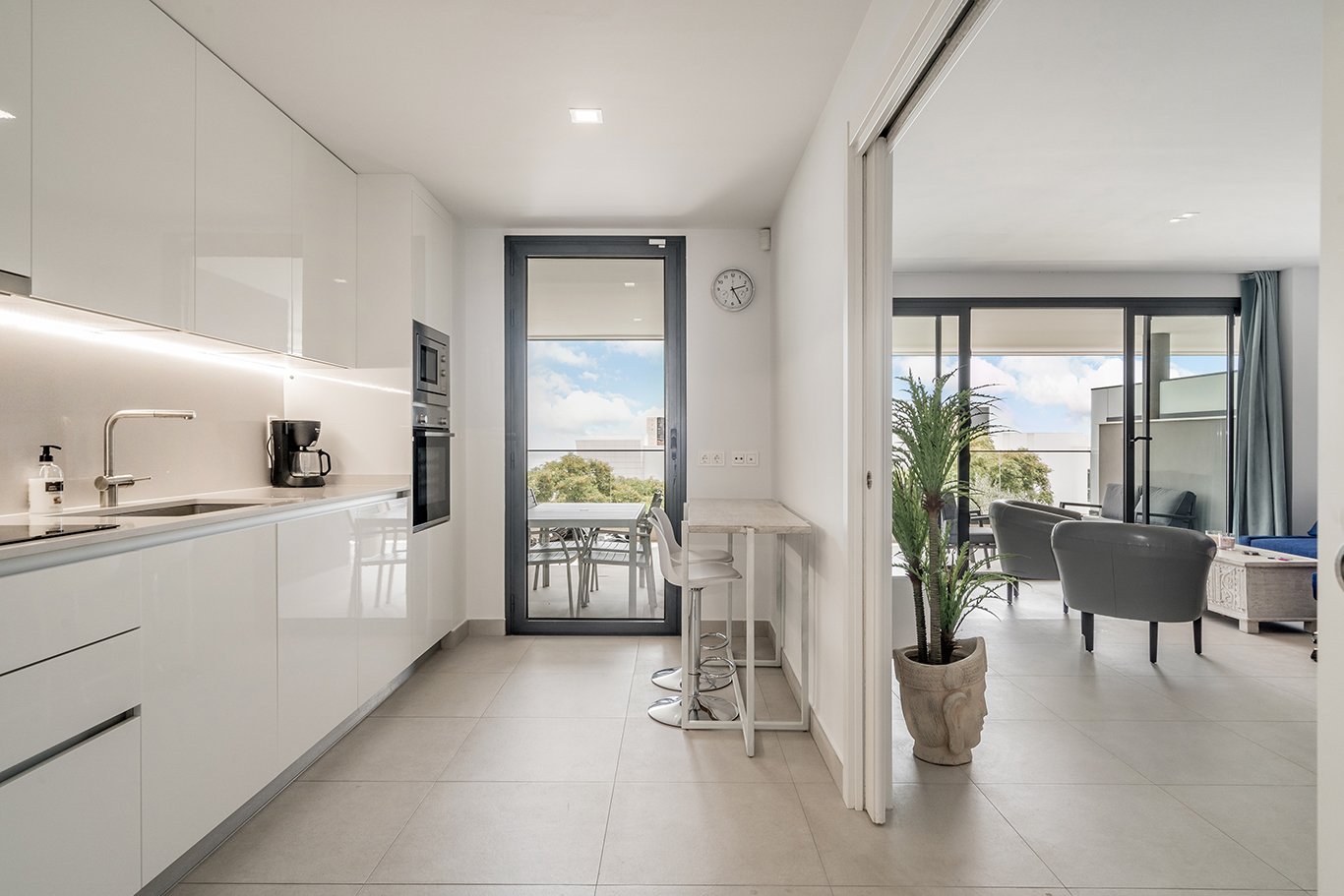  appartement Las Hesas Estepona woonkamer keuken